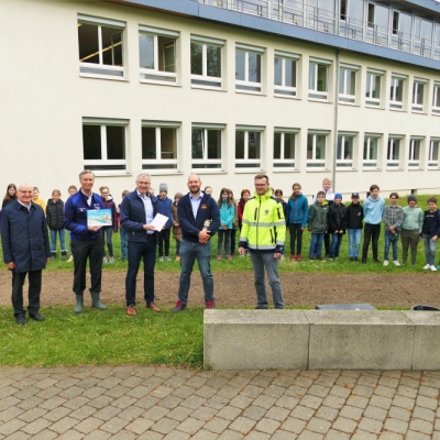 Auftaktansaat für "Niederbayern blüht" 2022 mit Christoph Schröder, Leiter BMW Group Werk Dingolfing